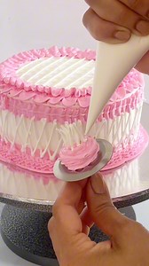 239K views · 4.6K reactions | Beautiful 朗 pink birthday cake  design tutorial #cake #fbreel #viralreel #facebookreel #chocolatecake #birthdaycake | Dessert Studio | Facebook