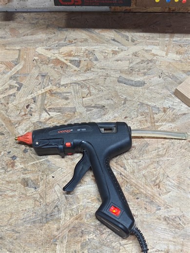 Як вибрати термоклей для своїх проектів