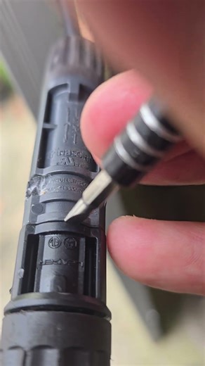 comp desconectar conectores mc4 de paneles solares #easy #solarpower #mc4 #panelsolar