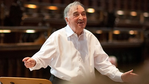 A very Happy 85th Birthday to Christopher Robinson, former Director of Music at St John's College! Over the years, Christopher also directed the choirs at Worcester Cathedral and St George's Windsor as well as the City of Birmingham Choir and the Oxford Bach Choir, and he received a Lambeth DMus in 2002 and a CBE in the 2004 New Year Honours. We are immensely grateful for all the inspiration and support Christopher has given to so many singers, organists and conductors during his time here at St
