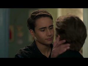 VICTOR Y BENJI _ (KISS GAY HOT)