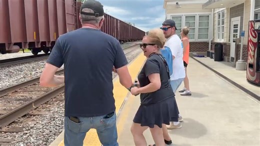 14K views · 68 reactions | Manifest Dance ( if you are a La Plata chatter you'll understand) | Virtual Railfan | Facebook