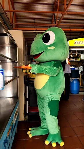 2.6K views · 20 reactions | Heading out for lunch? Don’t forget to clear your table after your meal! This ensures quicker turnover of clean tables, as cleaners can focus on their other tasks such as sanitising tables, clearing tray return stations, and returning clean crockery to stalls. Let’s continue doing our part in keeping our public dining places clean and safe! #ClearOurTables #ReturnOurTrays #BinUsedTissues | National Environment Agency (NEA) | Facebook