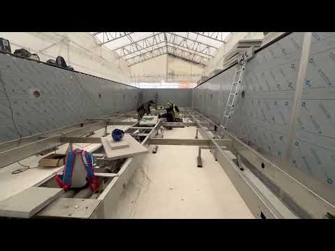 Construction of an overflow stainless steel swimming pool AISI 316L. Movable floor installation