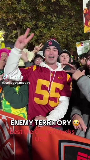 Best the Oregon ducks USC ❤️💛🤍🏈