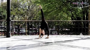 Aylén Castro Ortiz performing a Splits Fusion routine for EasyFlexibility. Splits Fusion was created by EasyFlexibility as a new form of expressing yourself, a "flexibility language" that unlocks new creative possibilities for dancers and everyone else that wishes to explore it. YOU can do it too. Test your flexibility level and find our programs at: https://www.easyflexibility.com/pages/side-split-live-course | Easyflexibility - Stretching Made Easy