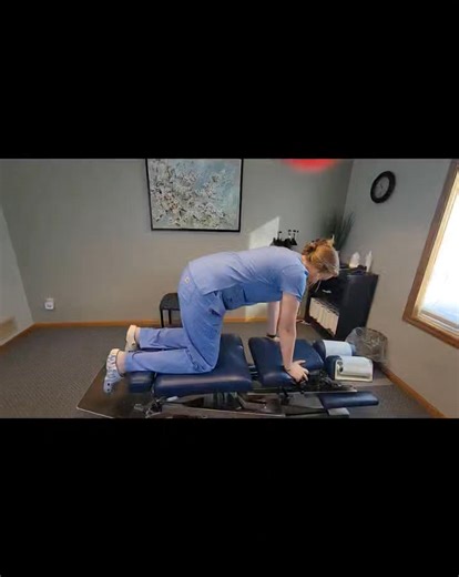 This is Dr. Tegeler’s favorite mobility exercise for easing stiffness and keeping your spine moving well — the classic Cat-Cow! 🐱🐄 It’s simple, gentle, and perfect for anyone who sits a lot or deals with low back tension. Give it a try! 🙌 | Vibrant Health Cambridge