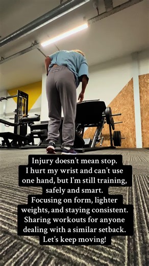 Injury doesn’t mean stop. 💪 I hurt my wrist and can’t use one hand, but I’m still training, safely and smart. Focusing on form, lighter weights, and staying consistent. Sharing workouts for anyone dealing with a similar setback. Let’s keep moving! 🙌 #foryoupage❤️❤️ #fyp #gym #tik_tok #TrainSmart @CapCut @Gymshark