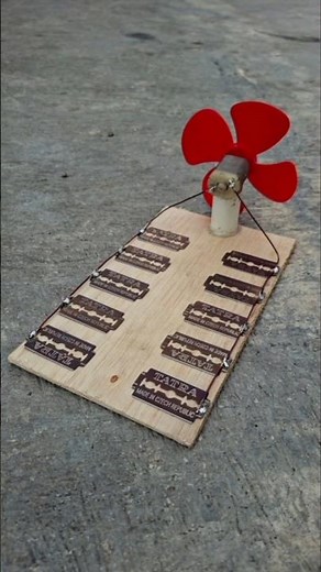 DIY Solar Panel with Razor Blades