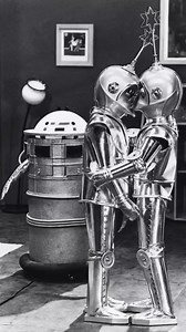 11K views · 25 reactions | Can an AI do more than write scripts for the perfect first date conversation or suggest the best ways to break up with a romantic interest turned sour? In the not-so-distant future, daters could deploy bots as conversational middlemen. Here’s Inverse’s take on the future of AI and dating. Source: Inverse #AI #AIDating #ChatGPT #OnlineDating #Join1440 | 1440 | Facebook