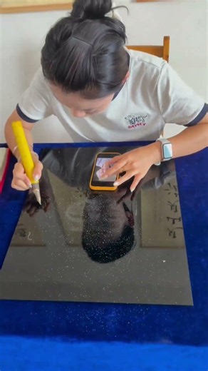 The silver-haired sanctuary collapsed, she became the only one wait in the shards to catch the light