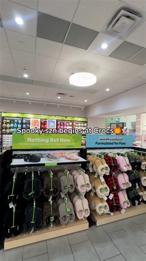 Crocs has all the Halloween vibes! 🕸️👻 #sawgrassmills #crocs #halloweenishere @crocs | Sawgrass Mills