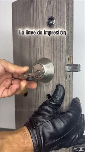 This is how this incredible locksmith tool works: it prints keys legally and securely.