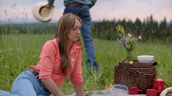 Heartland 1807 - Nathan and Amy have picnic and They almost kiss but Amy has to tell Nathan that it was Lou who told Crown CEO that his dad has Alzheimer’s #heartland #heartlandseason18 #ambermarshall #spencerlord