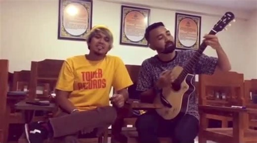 Dewa Sugama on Instagram: "Lagu rocket rockers apa yang paling kalian suka? 🧔🏻‍♂️🙏🏻 ijin Kang @askarockers @rocket_rockers 🌟"