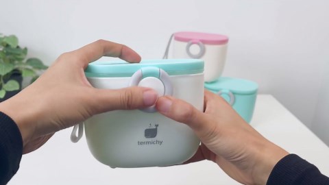 Termichy Baby Formula Dispenser, Portable Milk Powder Dispenser Container with Carry Handle and Scoop for Travel Outdoor Activities with Baby Infant, 8.8OZ, 0.55LB, 250g, 500ml (Pink)