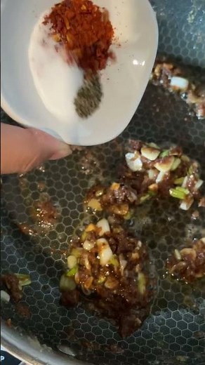 A delicious Vegan noodle recipe for you- Spicy Miso Noodles!! A vegetarian's dream weekday meal!