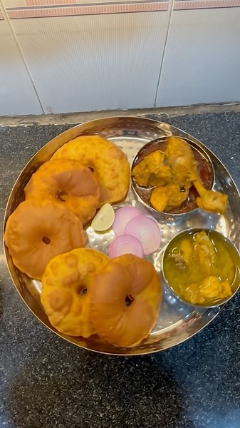 फुगणारे crispy कोंबडी वडे kombdi vade recipe