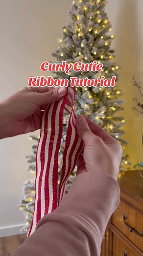 Replying to @Lea Lea3352 I call this ribbon technique “curly cutie” Here’s a little step by step. Hope this helps! ❤️🎄#christmasribbontutorial #christmasribbonhack