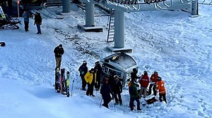 Witness saw ski gondola filled with people crash at B.C. resort | Hanomansing Tonight