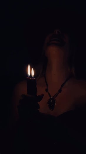 Vitorinha De Oxum on Instagram: "A Bruxa está solta! Feliz dia das bruxas 💜🧹 #halloween #diadasbruxas #pombogiras #bruxas #mulambo #umbanda #candomblé #quimbanda"