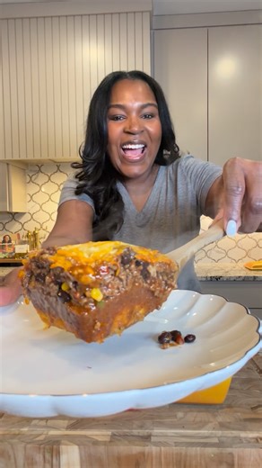 𝑻𝒊𝒏𝒂 𝑭𝒂𝒓𝒎𝒆𝒓 | Taco Cornbread Casserole 2 Jiffy Cornbread (2 Eggs & Milk) 1 can green chilis 1 can corn drained 1 can drained black beans 1 can rotel... | Instagram