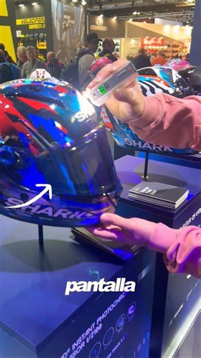 Pantalla IRID de Shark 🏍️De clara a oscura en menos de 1 segundo 😳#casco #viral #moto #tecnologia