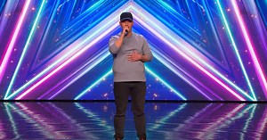 Busker leaves Britain’s Got Talent judges stunned with operatic performance