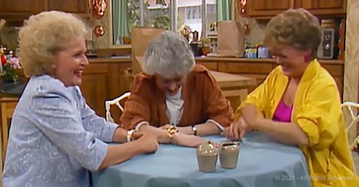 Betty White’s Hilariously Unscripted “Great Herring War” Improv on Golden Girls