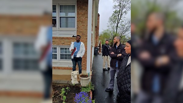 Lawyer Confronts Plain-Clothes ICE Agents Outside Client's Home