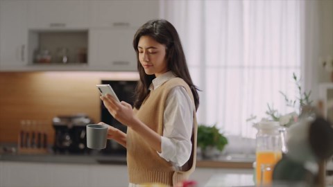 roborock E5 Mop Robot Vacuum and Mop, Self-Charging Robotic Vacuum Cleaner, 2500Pa Strong Suction, Wi-Fi Connected, APP Control, Works with Alexa, Ideal for Pet Hair, Carpets, Hard Floors (Black)