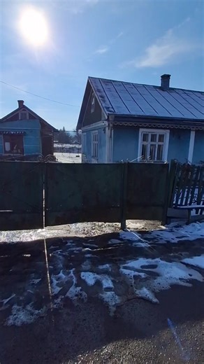 🔴 ПРОДАЄТЬСЯ! 🔴 2-кімнатний будинок 📍 Чернівці, вул. Коломийська ✅ Площа: 48 кв.м. ✅ 1 поверховий ✅ Індивідуальне газове опалення (конвектор) ✅ Потребує ремонту ✅ Колодязь ✅ Літня кухня ✅ 10 сот землі 💰 Ціна: 27 000 у.о. 📞 Телефонуйте: 050 220 55 99 🏢 Завітайте: м. Чернівці, вул. Героїв Майдану, 31 ОЦ «Капітал», 2 поверх, 1 офіс 📢 Хочете більше деталей? 📸 Ексклюзивні фото та відео! 📍 Точне розташування! 📋 Усі нюанси оформлення! Усе це є у нашому Telegram! ⏩ ЗАХОДЬТЕ ЗАРАЗ – посилання в