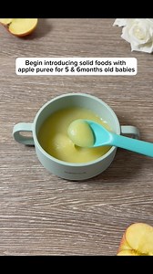 Start your baby’s solid journey with this purée. Apple purée is a nutritious choice for 5-6 months old baby. Silicone feeding bowl is from @natbebe. Use Code : HOMEMADE_BABY_FOODS to get 10% off. | Mindsmaking Baby