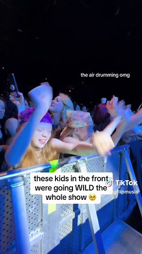 the cutest kids ever 🥹❤️ #ontour #gflip #drummer #livemusic