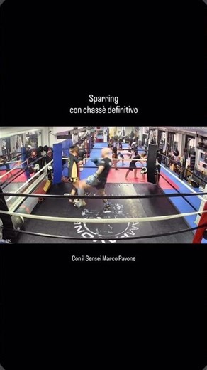 Lo chassé nella Savate (boxe francese).Qual’é la differenza tra chassé e calcio frontale?