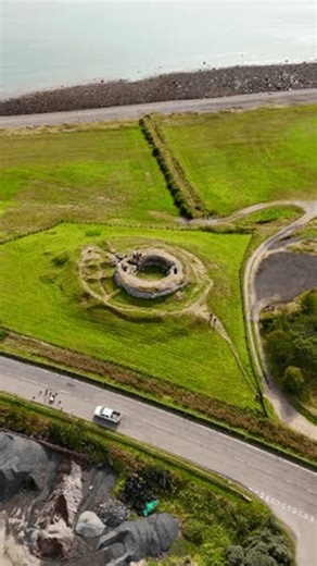 clip-4028062557-carn-liath-broch-archaeological-site-along-north