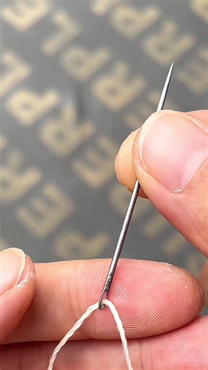 Die traditionelle Methode zum Einfädeln einer Nadel #diy #tippsundtricks #handwerk #doityourself #reparatur