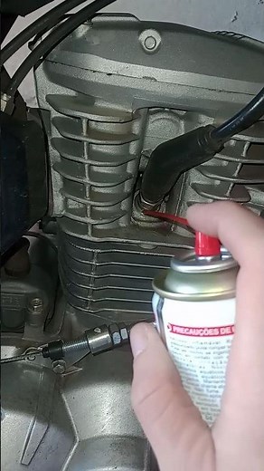 BE CAREFUL WHEN CHANGING YOUR MOTORCYCLE'S SPARK PLUG AT HOME/The last one is very important