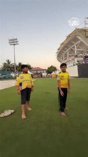 Leo looking out for our next super cub! 🦁👼🏻 First Task: Running Race! 💪🏻🥳 #CSKvSRH #WhistlePodu | Chennai Super Kings