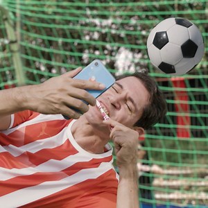 679K views · 8.3K reactions | Vor fünf Jahren kam zum ersten Mal bei einer Fußball-WM der Videobeweis zum Einsatz. Uns sind exklusive Aufnahmen gelungen, die zeigen, was man als Fußballfan sonst nicht zu sehen bekommt. | Die Maus | Facebook