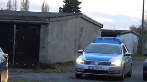 Nach dem Tod der 14-jährigen Josefine in #Aschersleben im Salzlandkreis laufen die Ermittlungen auf Hochtouren. Die Leiche des Mädchens war am Mittwochnachmittag in einem Garagenhof der Stadt entdeckt worden. | Mitteldeutsche Zeitung