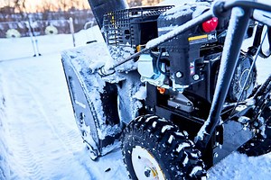 Gas Leaking From A Primer Bulb On A Snowblower? (Fix It Now!)