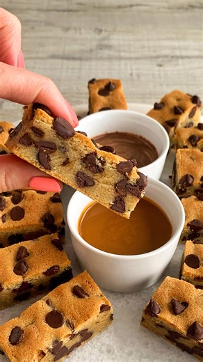Chocolate Chip Cookie Dippers 😍 If you like a soft chocolate chip cookie that is thick and chewy, you'll need to try these cookie dippers! They’re super tasty, and you can dip them in whatever spread or sauce you wish 🙌 Think… melted Biscoff, Nutella, salted caramel sauce or even pistachio sauce! 🤤 Sound on for full instructions 🔉 All you need is: 225g unsalted butter, softened 150g light brown sugar 75g granulated sugar 2 large eggs 1 tsp vanilla extract 300g plain flour 1 tsp bicarbonate o