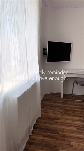 Minimalist Room Tour: Decluttering and Aesthetic Tips