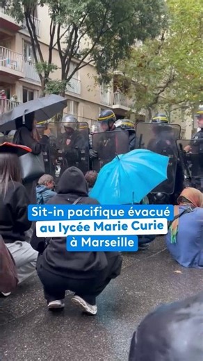 Sit-in pacifique évacué au lycée Marie Curie à Marseille
