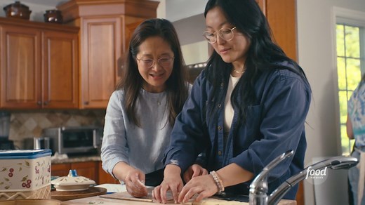 Follow the lives of the Leung family, a.k.a. the cooks behind the wildly successful Chinese-American food blog, The Woks of Life ✨ The brand-new series, #FamilyMeal, gives us a peek into what it takes to make a food business thrive when your coworkers are also your family 👨‍👩‍👧‍👧 | Food Network