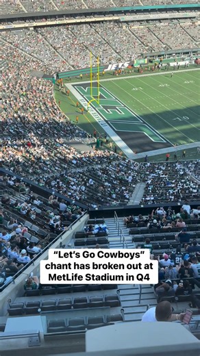 “Let’s Go Cowboys” breaks out on the road. Dallas leads 30-3 with 10ish minutes to go in the 4th quarter. Alotttttt of empty seats. | Michelle Montaine