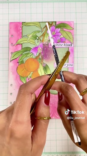 Layered stencils are fun!! 💚🩷 I again created a page using the amazing and different materials from @Altenew . It is a joy to work with these products and there is no mistakes… the result will be beautiful. 😍 🔗 For a short time you can use the code “LIU5OFF” to get a $5 discount on orders over $65. The link for their store you can find in my bio. I hope you are all doing well and I wish you a great day!🌹 📌Product’s list -Altenew Fresh Dye Ink (Raw Amber, Tickled Pink, Misty Sage, Green Opa