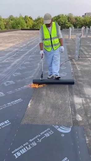 Roof construction using SBS waterproofing membranes