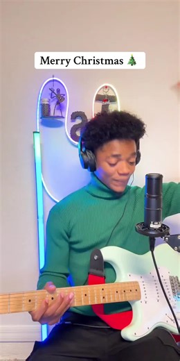 Merry Christmas 🎄 everyone #slow #joy #christmas #livehighlights #tiktoklive @Agaby Jean Charles @Danielle💞🇭🇹 @Sierra @Lanlande❤️ @Noah @Dayou2107 @Zorg music